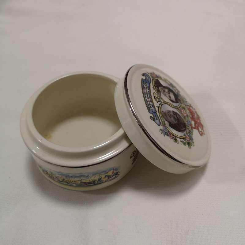 Sadler England Marriage of Prince Charles to Lady Diana Round Lidded Trinket Box