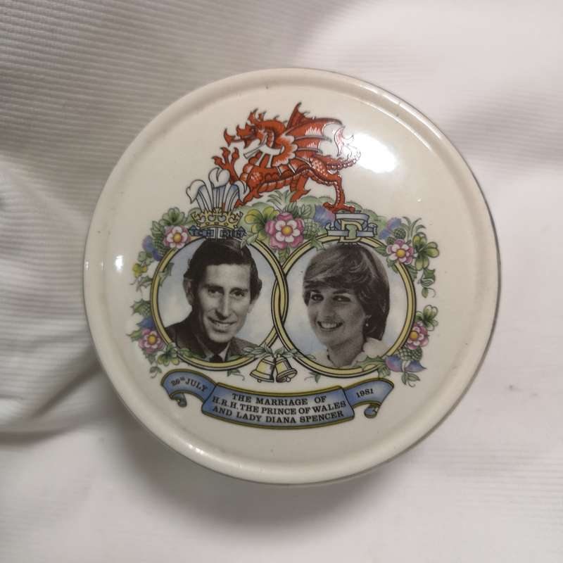 Sadler England Marriage of Prince Charles to Lady Diana Round Lidded Trinket Box