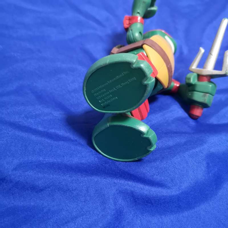Teenage Mutant Ninja Turtle Action Figure Raphael Moving Arms - VIACOM Intl