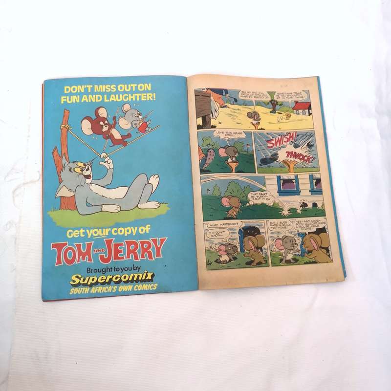1985 Tom And Jerry Supercomix Issue Number 33 Softcover with Linda Evans Poster
