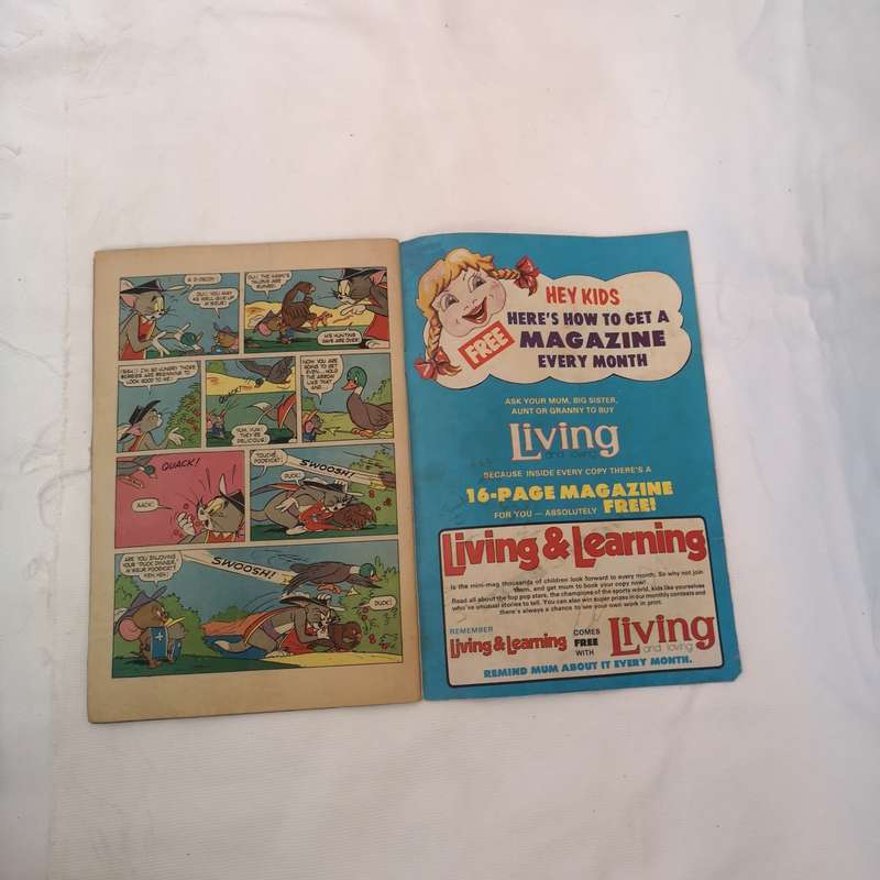 1985 Tom And Jerry Supercomix Issue Number 33 Softcover with Linda Evans Poster