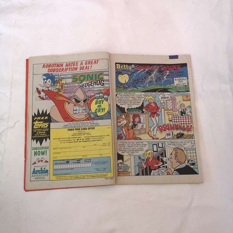Rare Betty #8-  1993 Archie Comics- Famous Cover