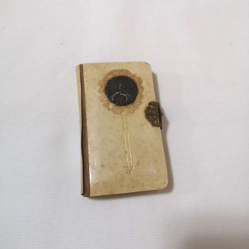 1926 Mini Prayer Book in Portuguese with illustrations