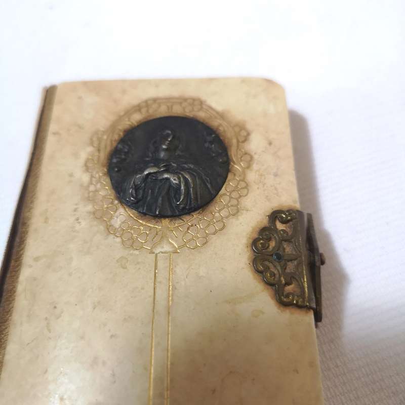 1926 Mini Prayer Book in Portuguese with illustrations
