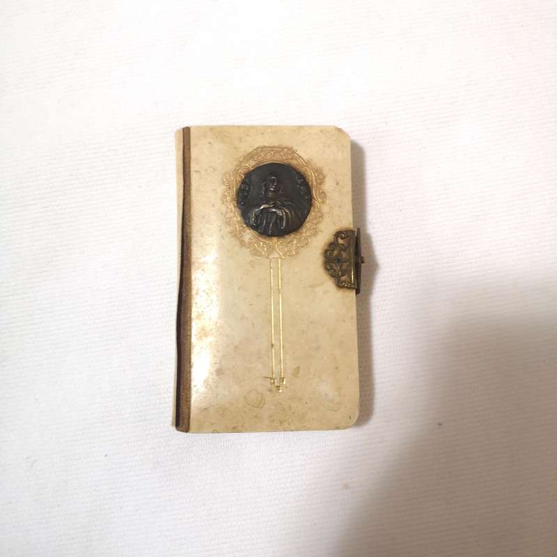 1926 Mini Prayer Book in Portuguese with illustrations