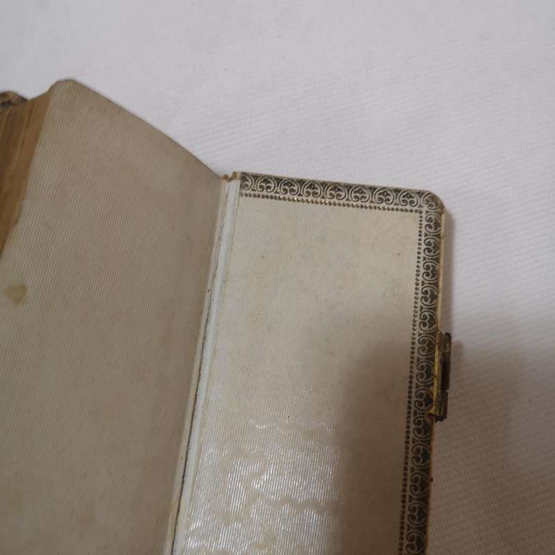 1926 Mini Prayer Book in Portuguese with illustrations