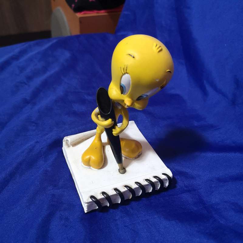 Vintage 1997 Warner Bros Tweety Bird Collectible Pen Holder