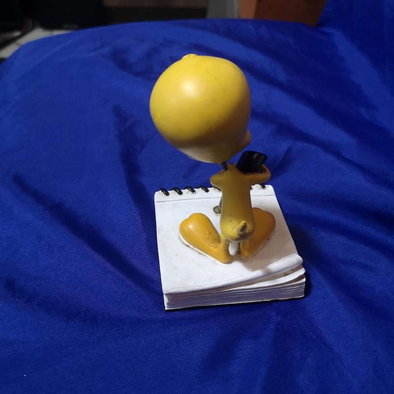 Vintage 1997 Warner Bros Tweety Bird Collectible Pen Holder