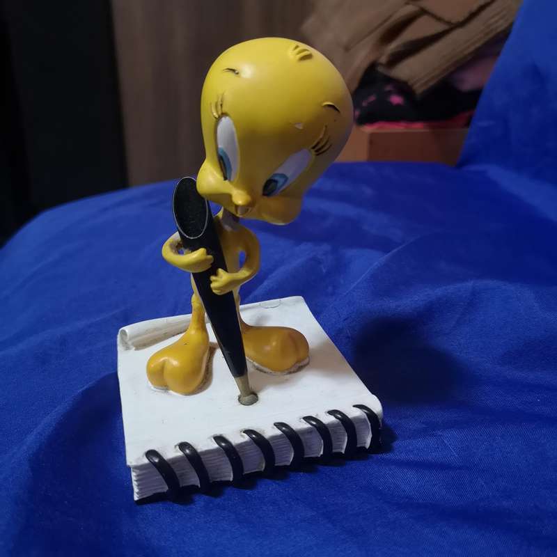Vintage 1997 Warner Bros Tweety Bird Collectible Pen Holder