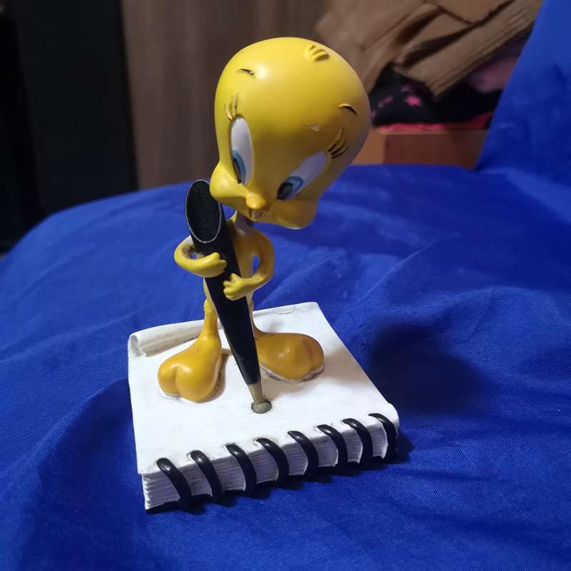 Vintage 1997 Warner Bros Tweety Bird Collectible Pen Holder