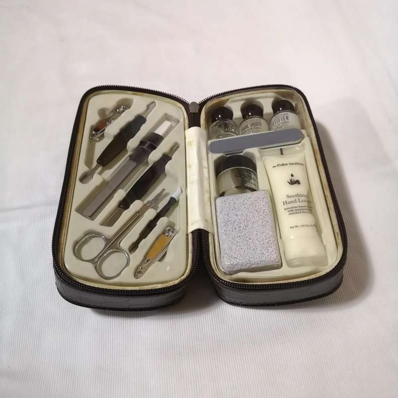 MARKWINS Grooming Set with The Color Institute Products- Vintage
