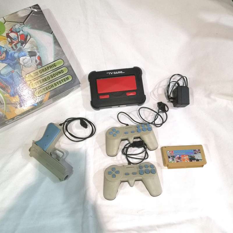 "TV GAME SG-662" console. Retro-style video game console with Cartridge- Mario Brothers & Others