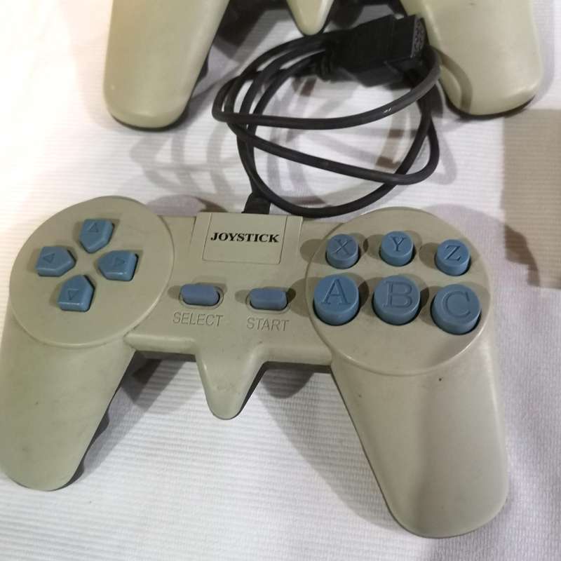 "TV GAME SG-662" console. Retro-style video game console with Cartridge- Mario Brothers & Others