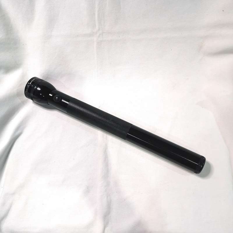 Maglite Heavy-Duty Incandescent 5-Cell Flashlight. 44cm