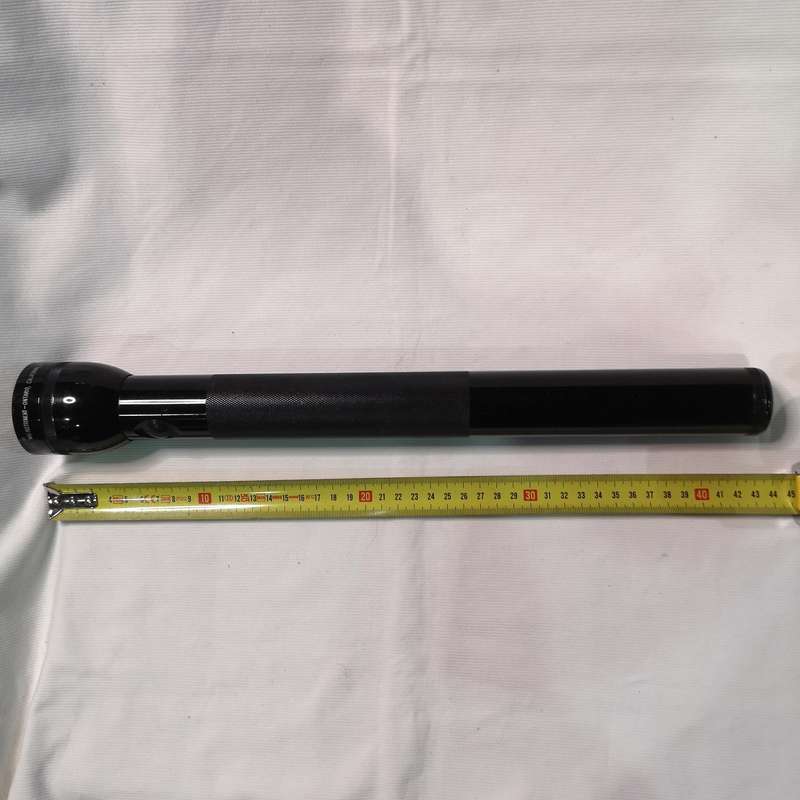 Maglite Heavy-Duty Incandescent 5-Cell Flashlight. 44cm