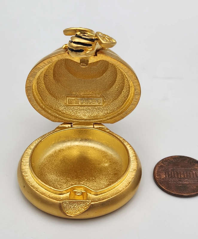 Estee Lauder Beautiful BEEHIVE- Rare vintage item! Solid Perfume Compact