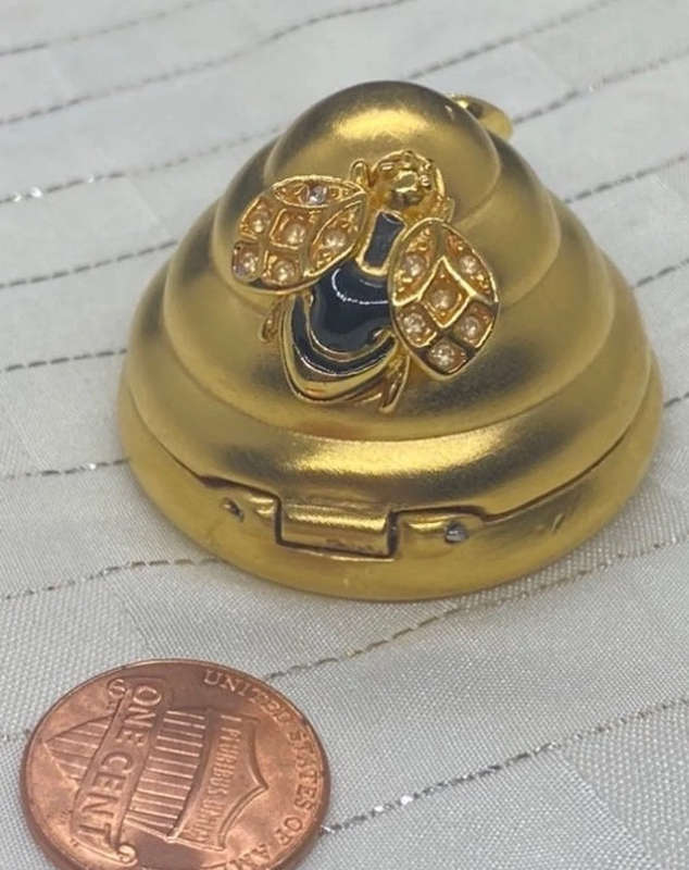 Estee Lauder Beautiful BEEHIVE- Rare vintage item! Solid Perfume Compact