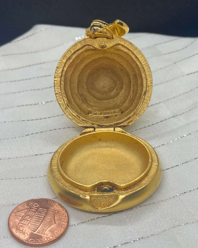Estee Lauder Beautiful BEEHIVE- Rare vintage item! Solid Perfume Compact