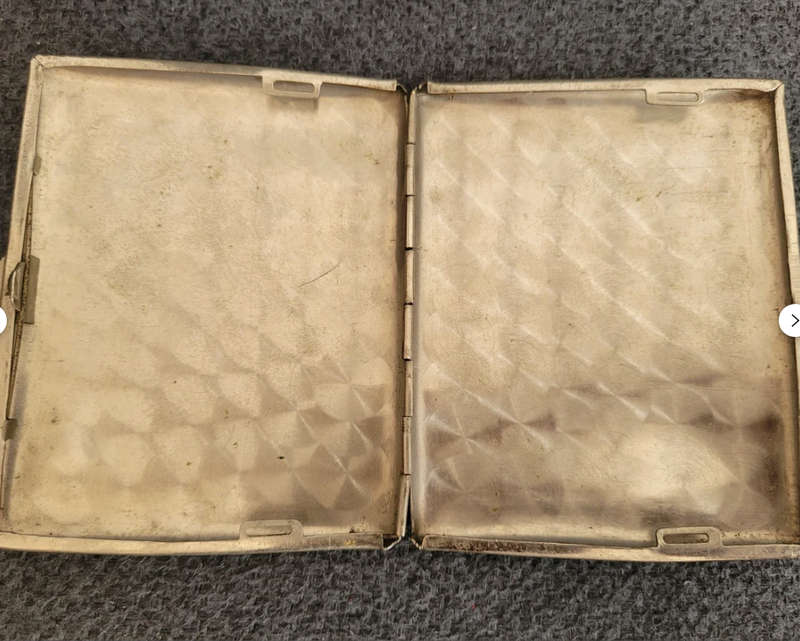 Vintage cigarette case 10 dollars MALAYA with an engraving of King George VI