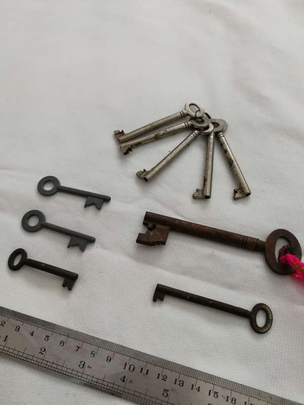 Assorted Vintage Keys