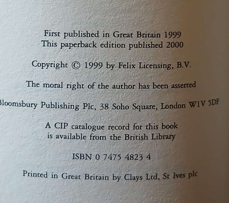 (signed) Living in Hope and History ~ Nadine Gordimer