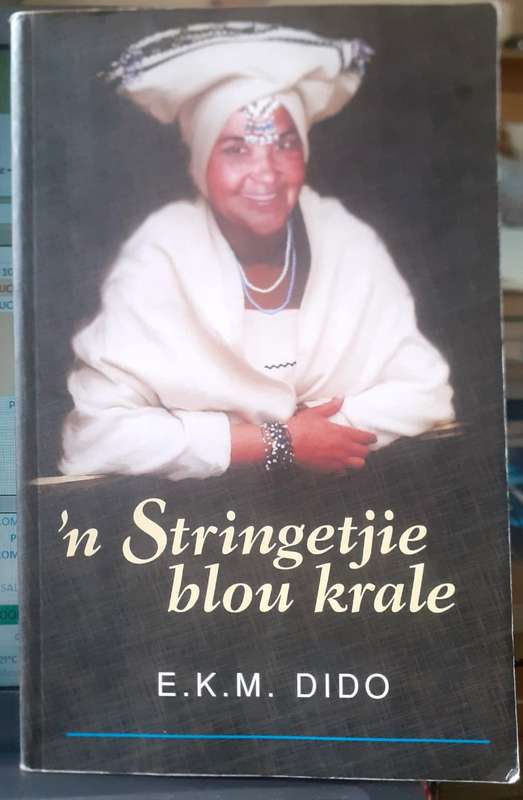 'n Stringetjie Blou Krale ~ E K M Dido