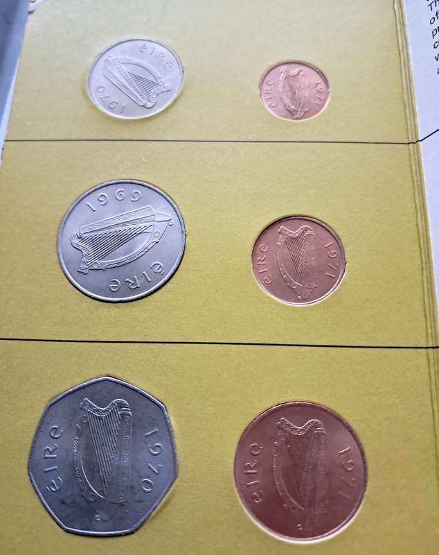 IRELAND'S FIRST DECIMAL COINS IN BOOKLET - 1971