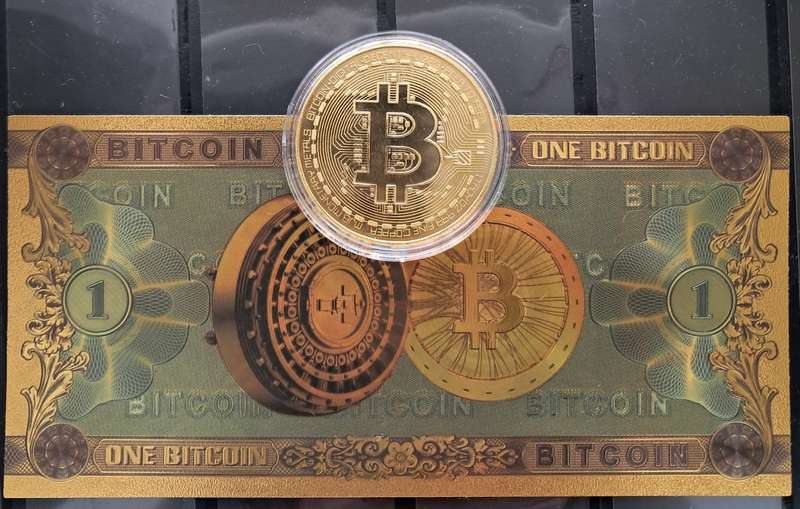 BITCOIN Gold Plated Souvenir COIN & Gold Foil Banknote combo - BEAUTIFUL GIFT - See 5 pictures