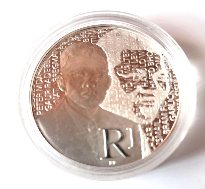 SA Silver R1 Proof 2015 - Mandela - Life of a Legend Series - coin ONLY, capsule scratched *#*