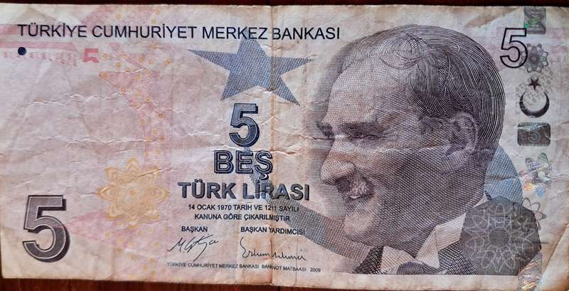 Turkey 5 lire 2009 P-222  VF