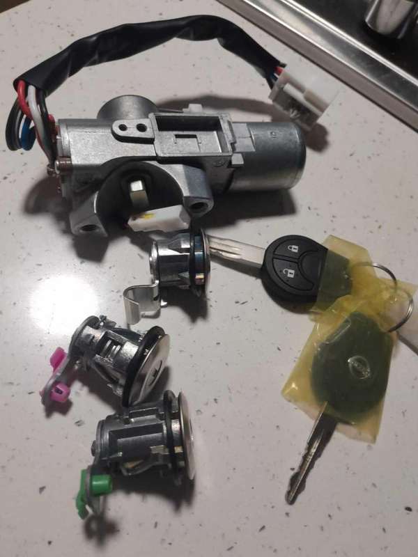 Nissan np300 lock set new