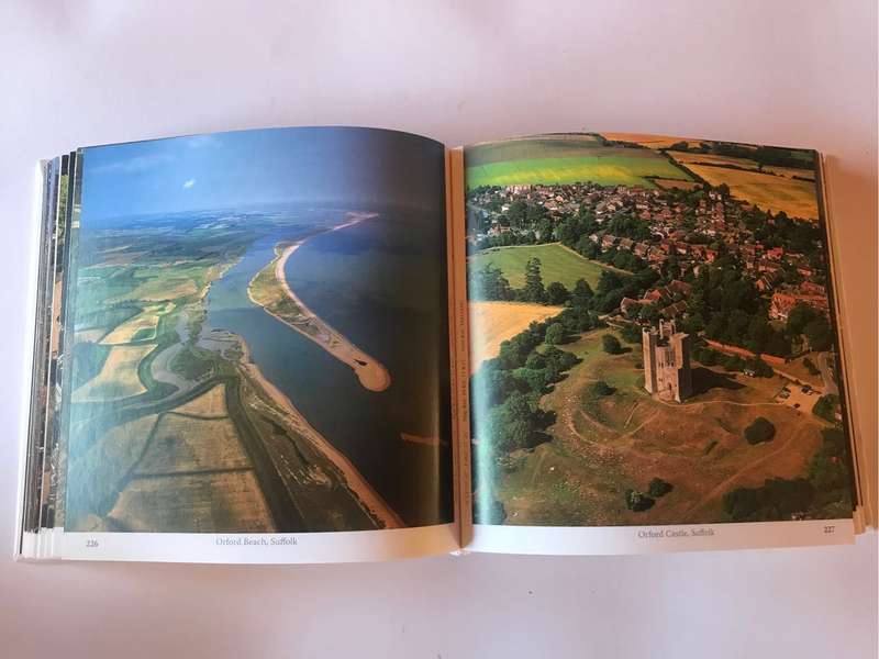 England: The Mini Book of Aerial Views by Adrian Warren and Dae Sasitorn