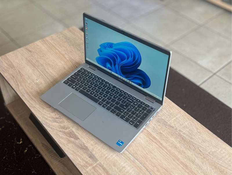 Dell Latitude 5520 , intel Core i5vPro - 1145CPU, 11th Generation