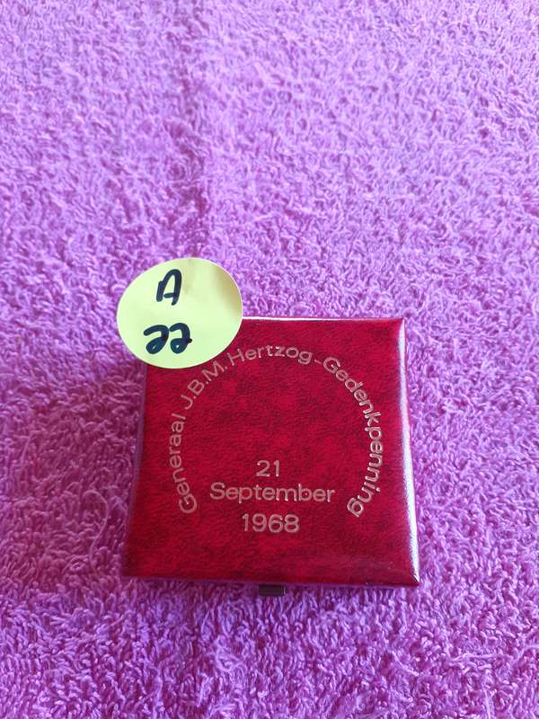 Empty Coin Holder Box. Generaal J.B.M. Hertzog Gedenkpenning. 21 September 1968