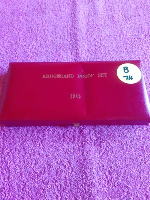 Empty Red Wooden Coin Holder Box. Krugerand Proof Set - 1985