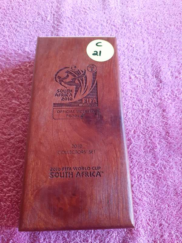 Empty Wooden Coin Holder Box. 2010 Colletors set - Fifa World Cup
