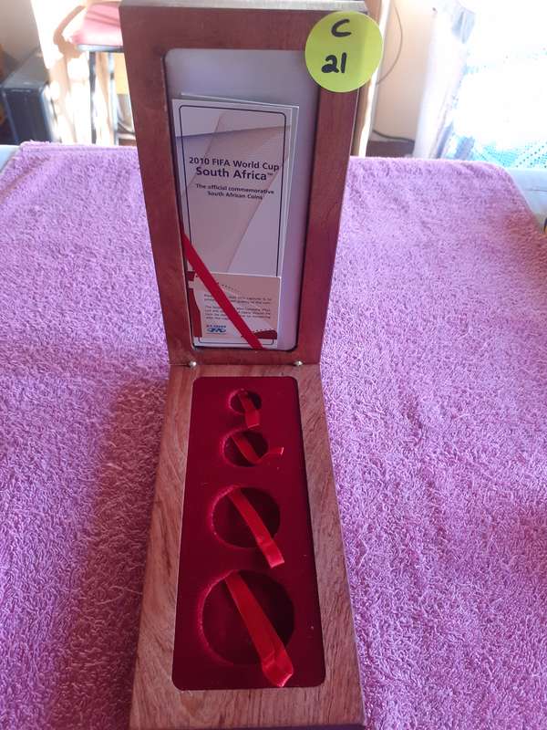 Empty Wooden Coin Holder Box. 2010 Colletors set - Fifa World Cup