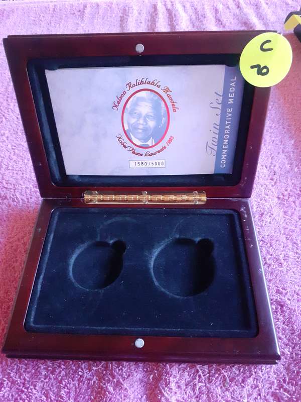 Empty Wooden Coin Holder Box. Twin Set Nelson Mandela - Nobel Peace Laureate 1993