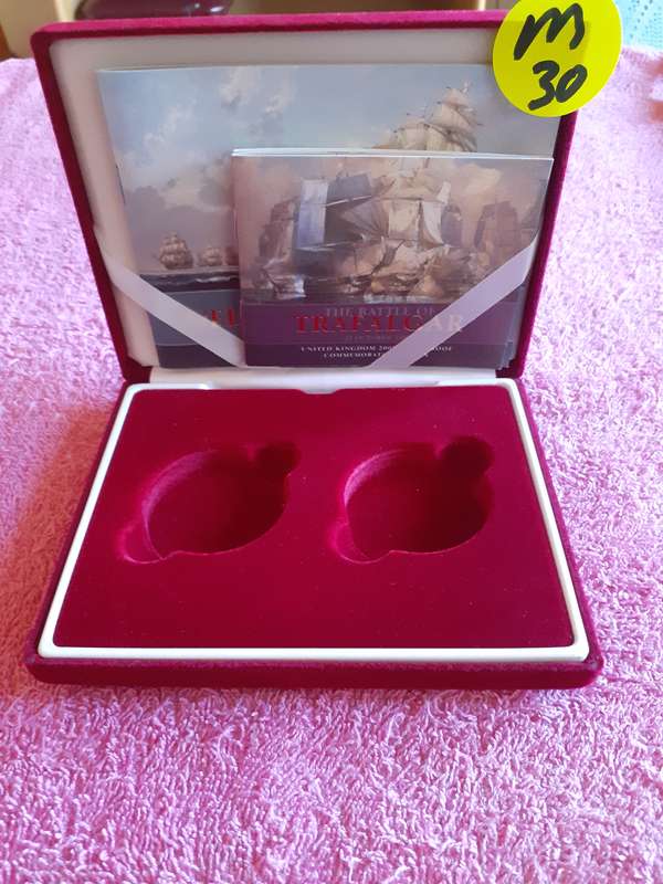 Empty Red Velvet Coin Box. Nelson Trafelgar - United Kingdom 2005 Gold Proof Coin Set