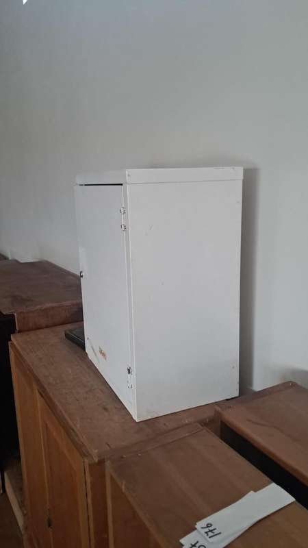 Metal electrical box