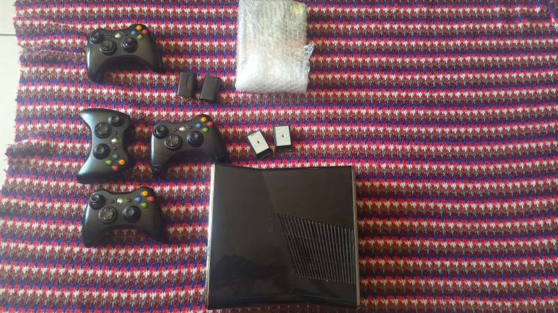 Xbox 360 (Not Working) and comes without power supply