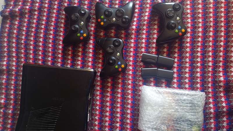 Xbox 360 (Not Working) and comes without power supply