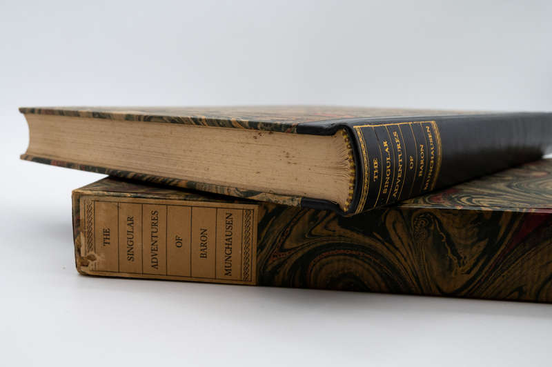 The Singular Adventures of Baron Munchausen by Others, Rudolph Raspe and - Signed by Illustrator Fri