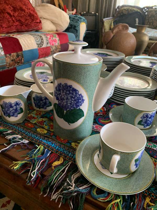 Saint James Complete Crockery Set - Vintage