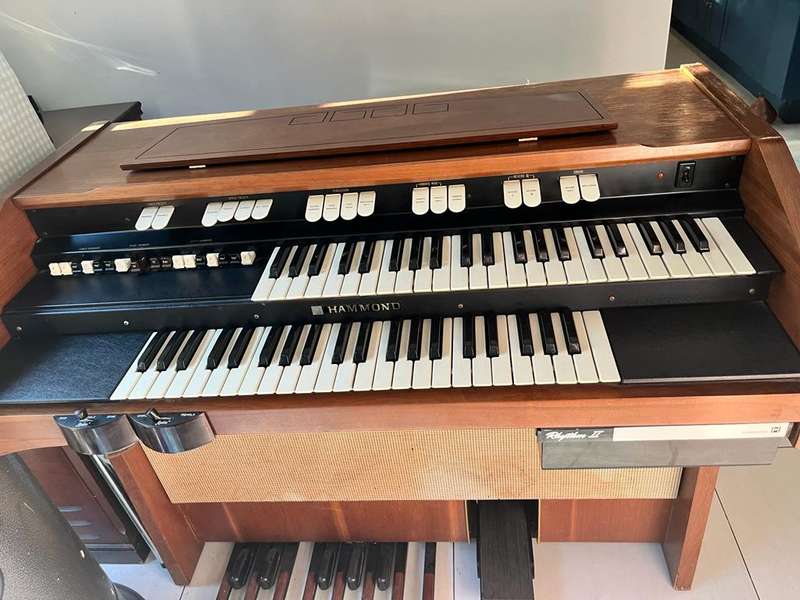 HAMMOND L122 ORGAN