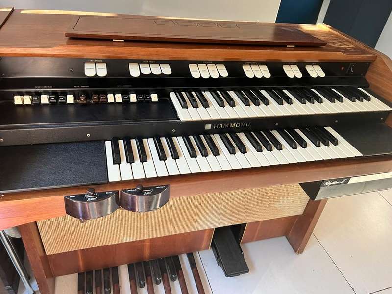 HAMMOND L122 ORGAN