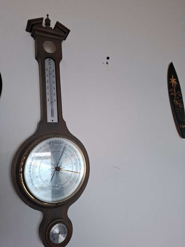 Large barometer