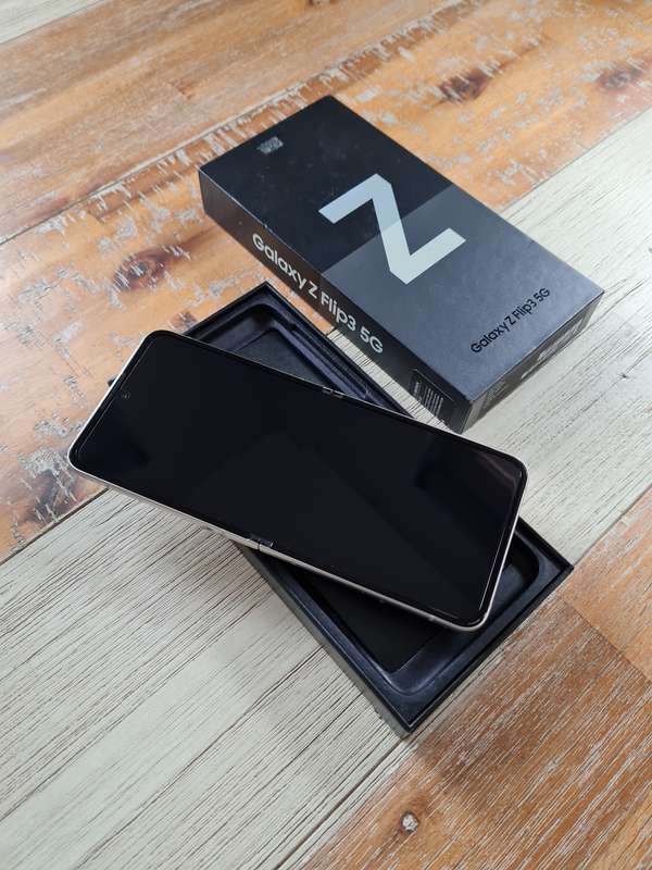 Samsung Galaxy Z Flip3 256GB Cream