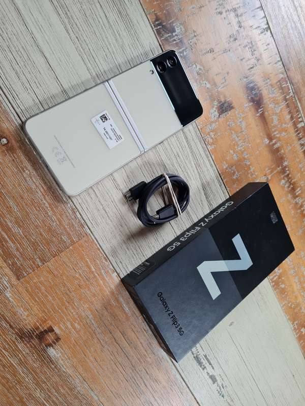 Samsung Galaxy Z Flip3 256GB Cream