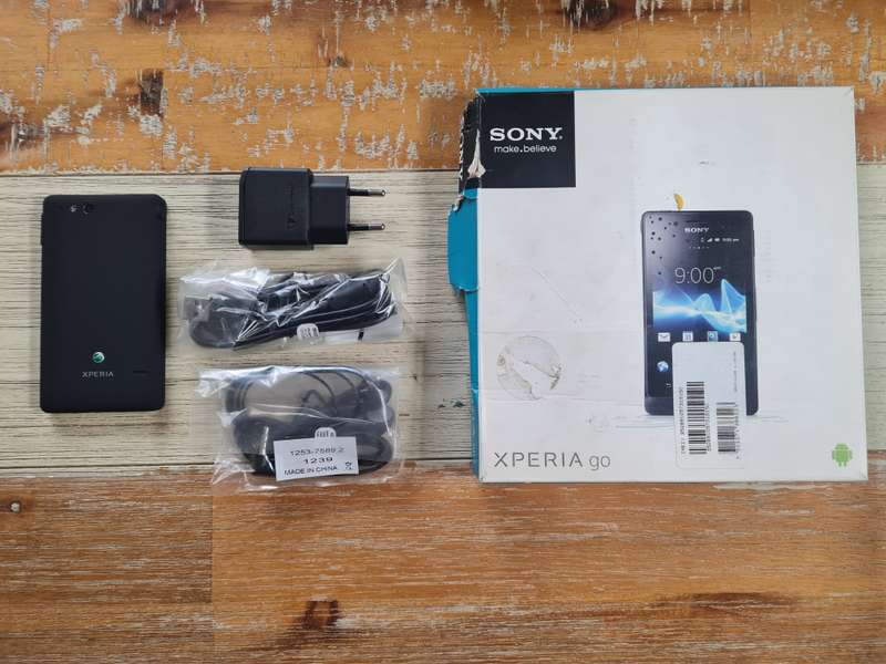 Sony Xperia Go 8GB Tactile Black